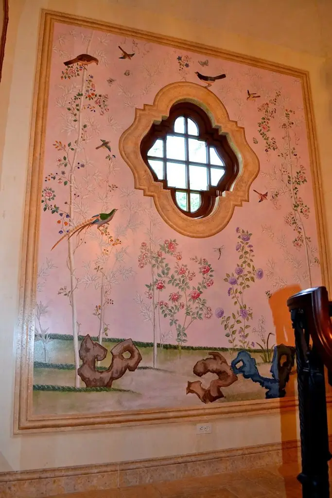 Bird wall paint