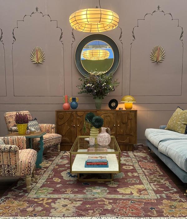 legant living room with murals, London style, arched wall,